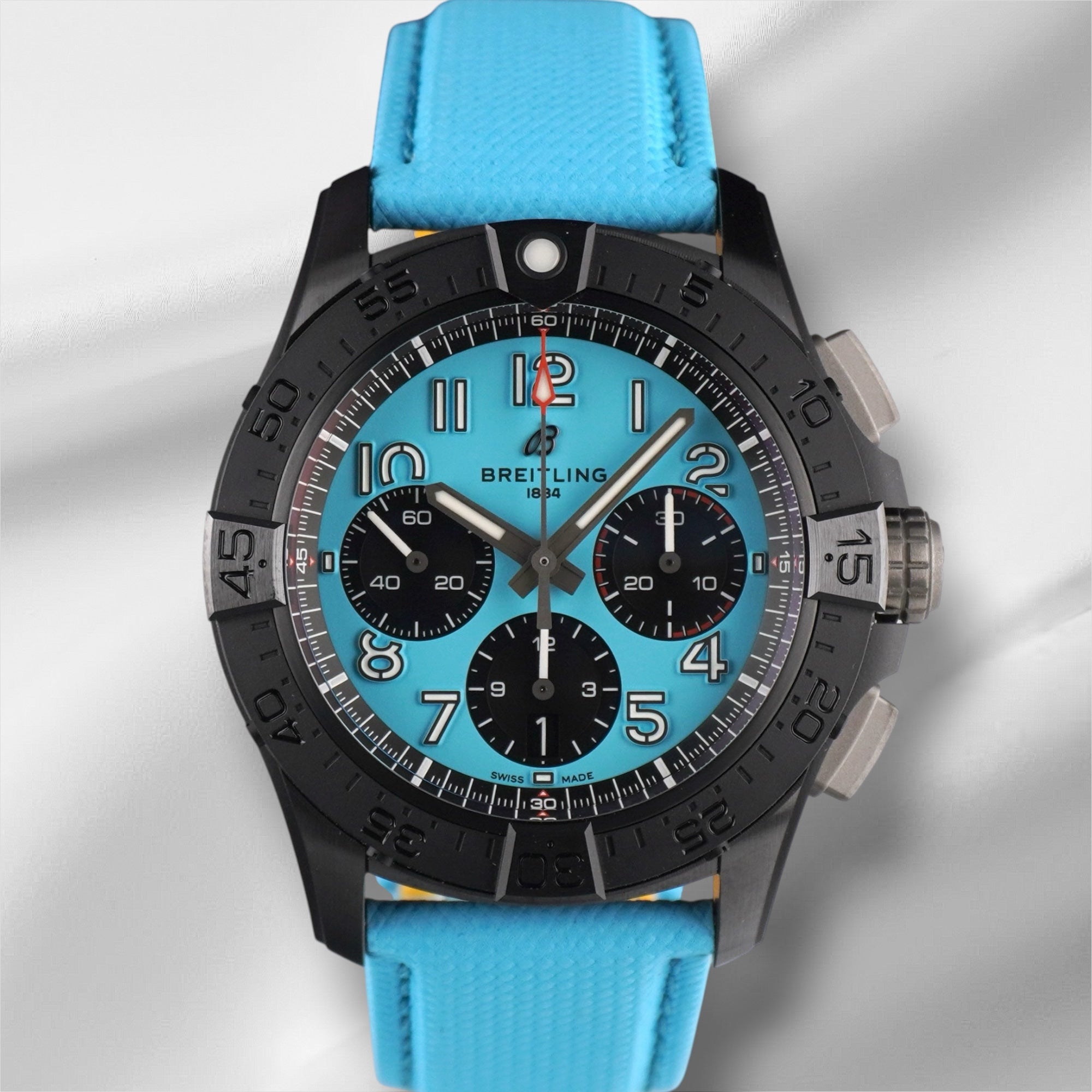 Breitling Avenger B01